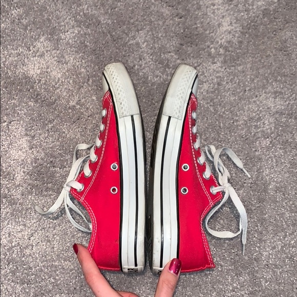Red converse - Picture 2 of 3